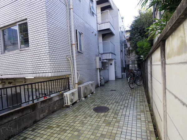 【高田馬場ハイツ】敷地内様子１