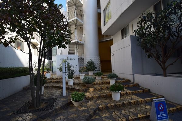 【ヴィラフレスカ】エントランス 【ヴィラフレスカ】エントランス