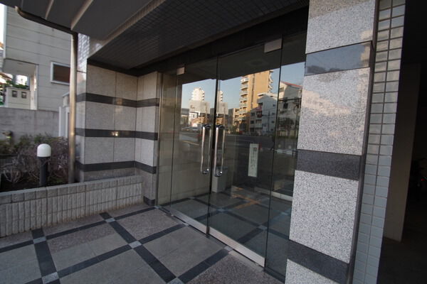 【ノバ新宿】エントランス 【ノバ新宿】エントランス