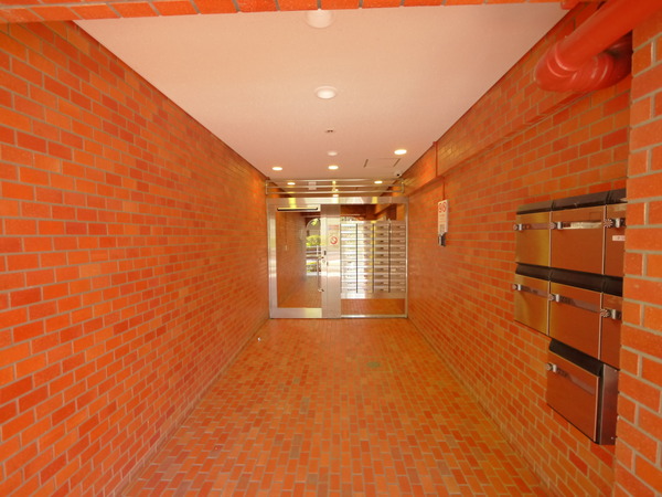 【アルプスマンション西大久保】エントランス 【アルプスマンション西大久保】エントランス