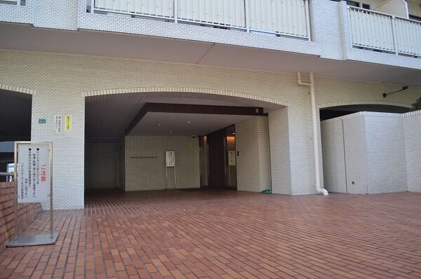 【パサニアガーデン目白台】エントランス