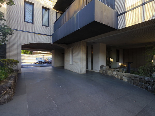 【パレロワイヤル目白】敷地内様子①