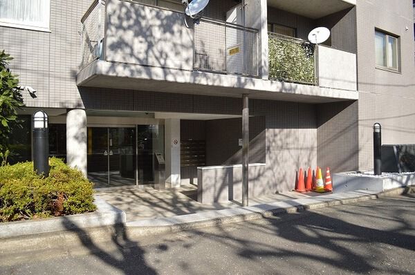 【ラセーヌ２３上池袋】エントランス