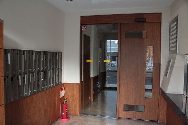 【ロイヤルパレス大塚駅前】エントランス