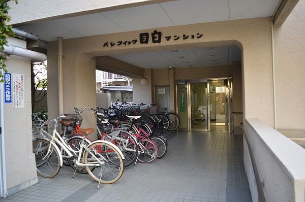 【パシフィック目白マンション】エントランス
