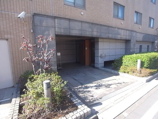 【コスモ川崎小田公園】エントランス前