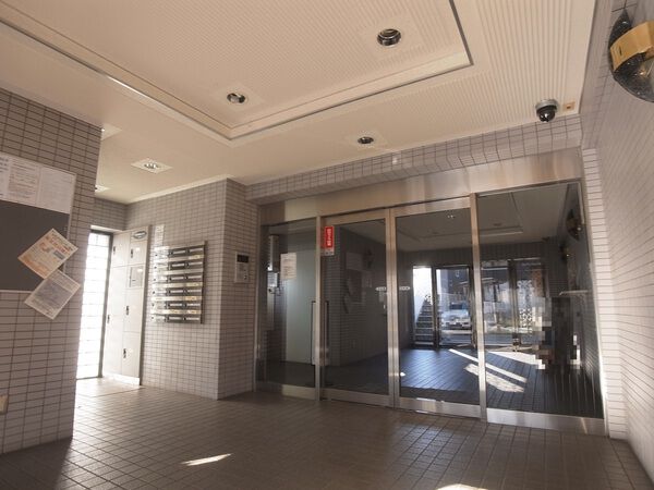 【メゾーネ府中美好町】エントランス（内）