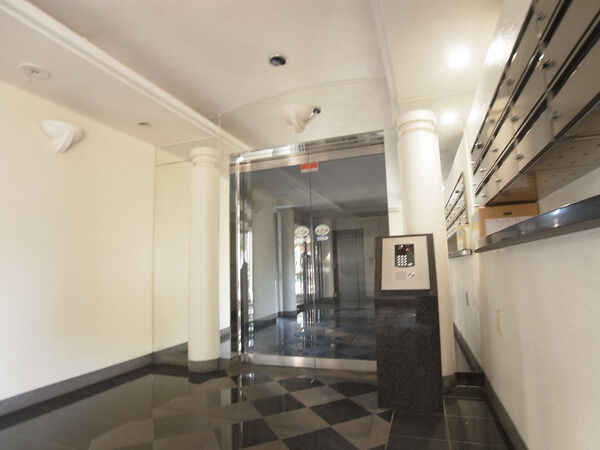 【ライフネスト楓】エントランス(内) 【ライフネスト楓】エントランス(内)