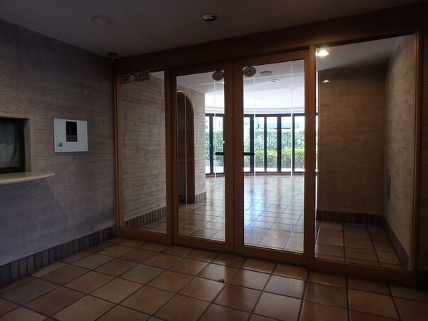 【ユーリカ府中】エントランス(内) 【ユーリカ府中】エントランス(内)