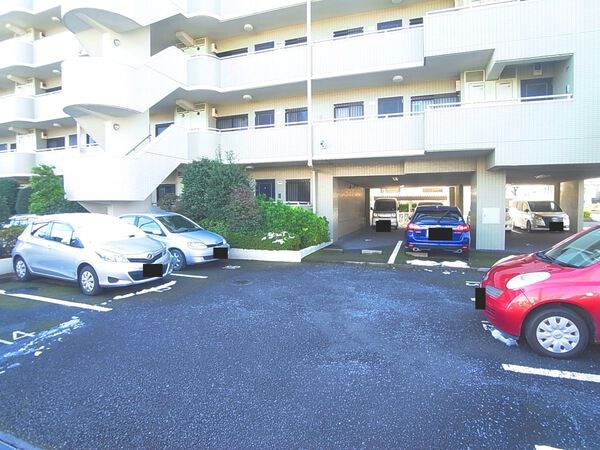 【エクレール東川口】駐車場