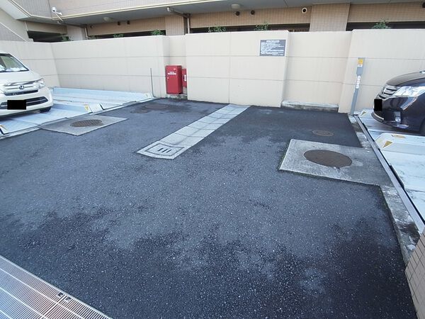 【コスモ東川口リバーステージ】駐車場