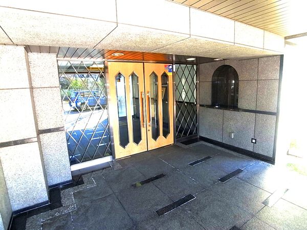 【ライオンズガーデン東川口第２】マンションエントランス