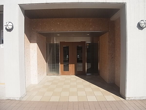 【グランドメゾン妙蓮寺】エントランス部分