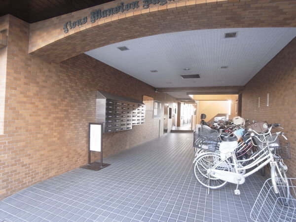 【ライオンズマンション相模原中央】マンションエントランス 【ライオンズマンション相模原中央】マンションエントランス