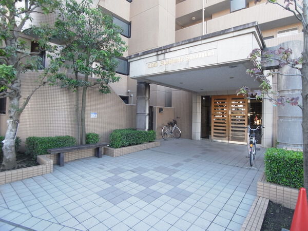 【クリオ橋本3番館】エントランス 【クリオ橋本3番館】エントランス