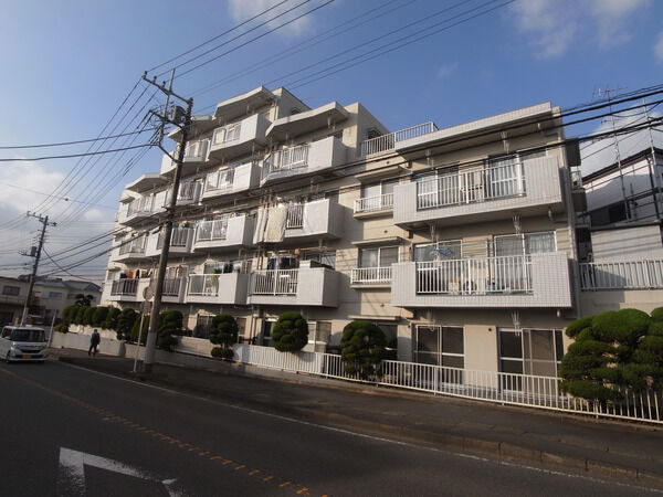 【スカイハイツ下九沢】外観写真でございます