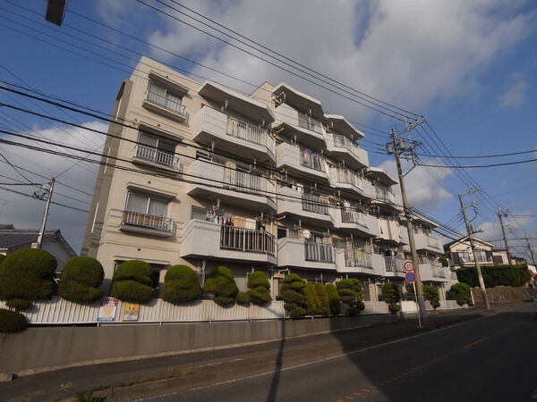 【スカイハイツ下九沢】外観写真でございます