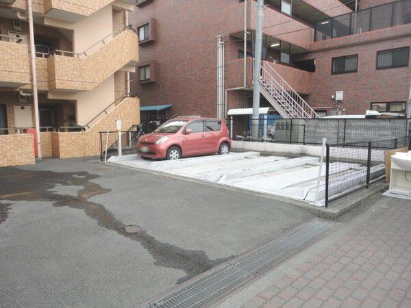 【ロックプラザ橋本】駐車場