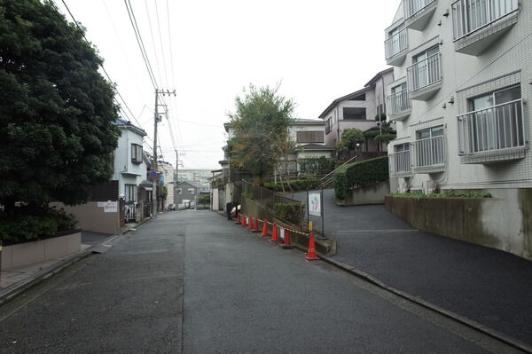 【東寺尾ヒルズ８４】前面道路