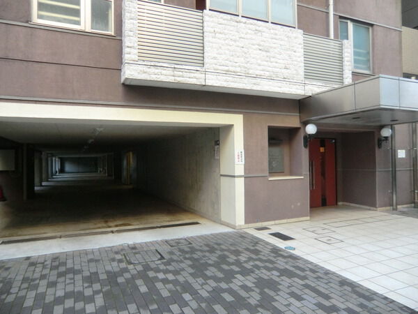 【ミオカステーロ横濱関内】駐車場出入口