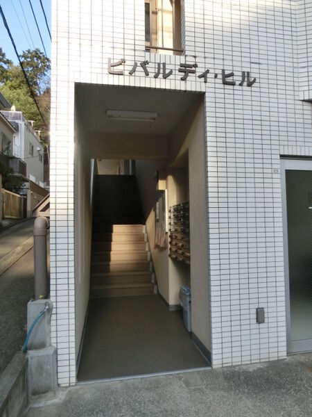 【ビバルディヒル】エントランス 【ビバルディヒル】エントランス