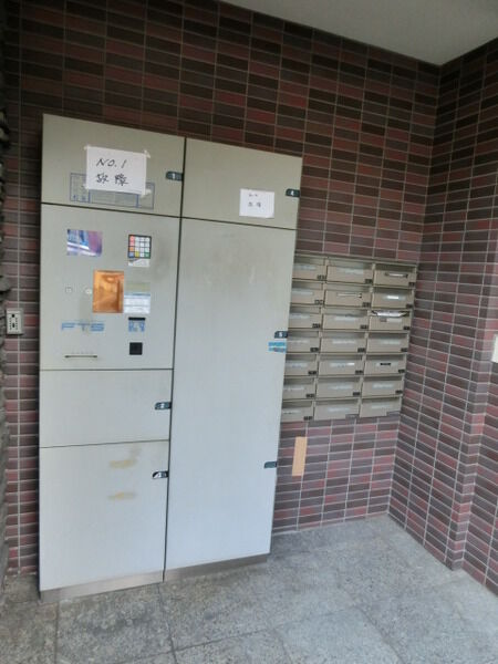 【シーズガーデン山手旭台】宅配ロッカー