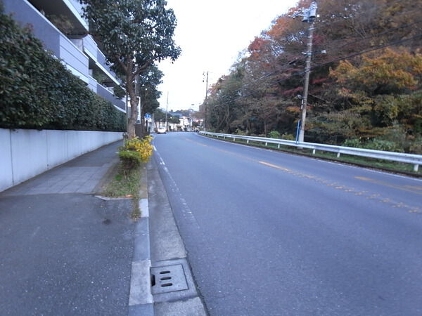 【コーポ梶原山Ⅰ】車庫側道路