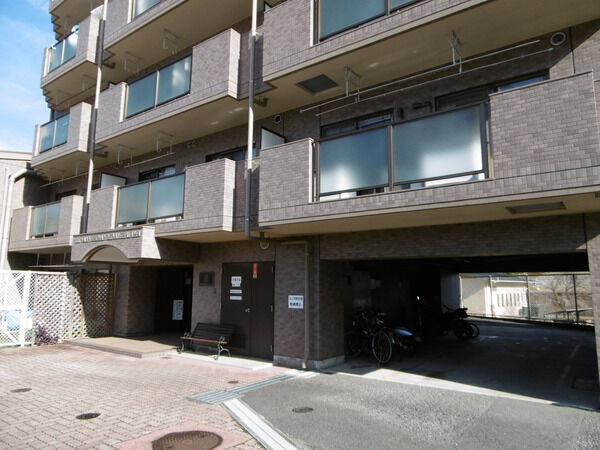 【ビッグヴァン湘南南葉山】駐車場