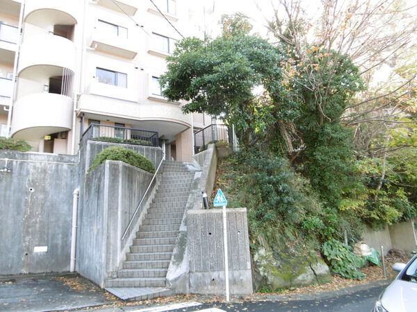 【ライオンズマンション湘南芦名】外観写真