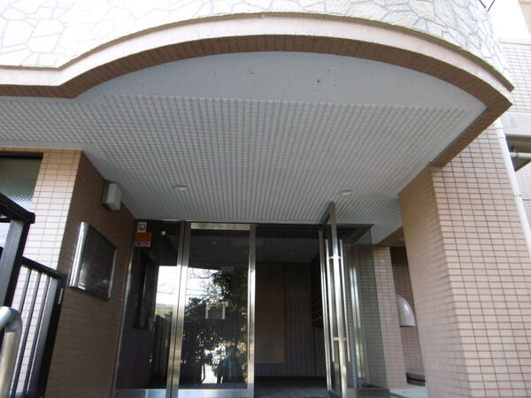 【ライオンズマンション湘南芦名】エントランス