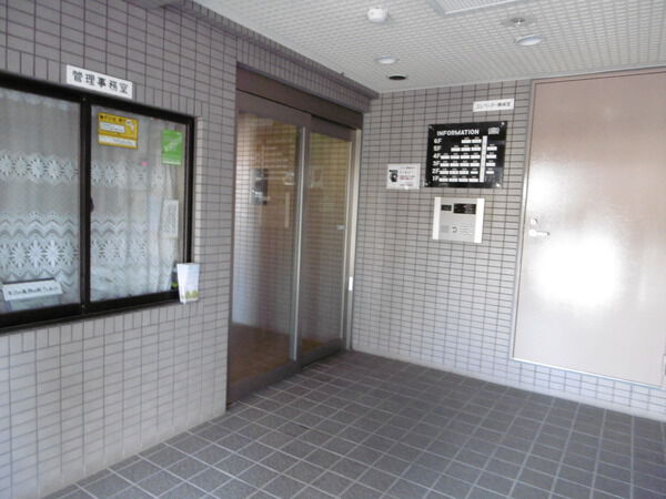 【ライオンズマンション湘南芦名】エントランス