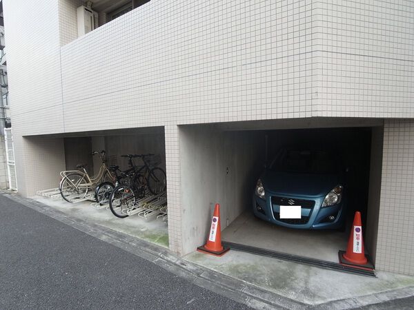 【シンシア荻窪】駐車場・駐輪場