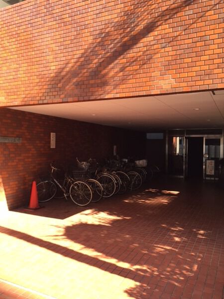 【セントラル三鷹】アプローチ