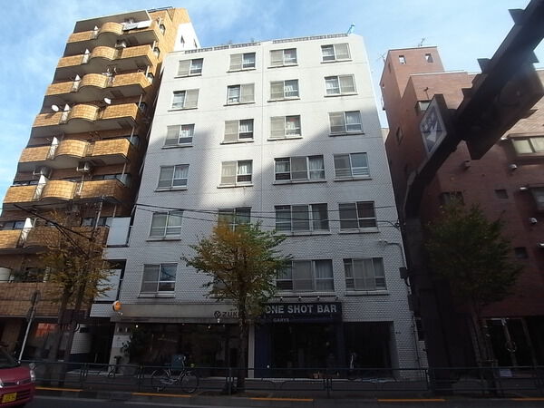 【ヤマキユニアス三鷹マンション】外観写真