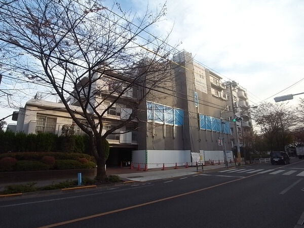 【ライオンズマンション三鷹】外観写真