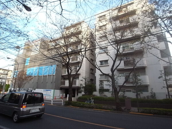 【ライオンズマンション三鷹】外観写真