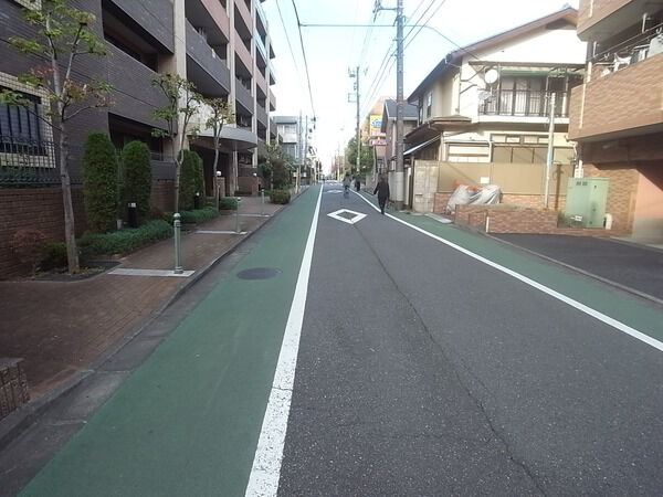 【ライオンズマンション三鷹南第2】前面道路 【ライオンズマンション三鷹南第2】前面道路