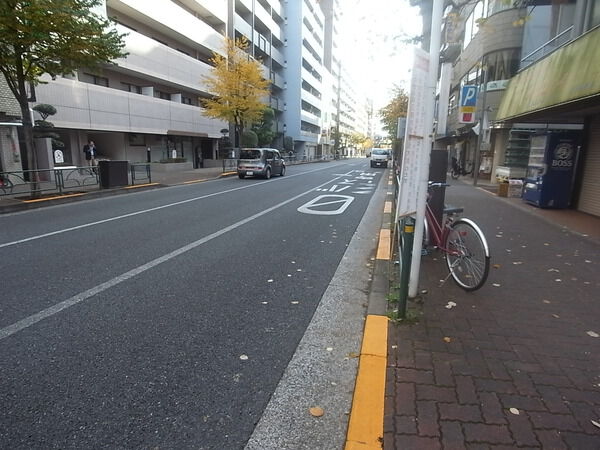 【迦葉三鷹マンション】前面道路