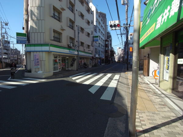 【三鷹紅林マンション】前面道路 【三鷹紅林マンション】前面道路