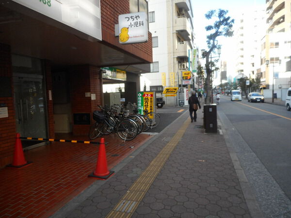 【三鷹白百合マンション】前面道路