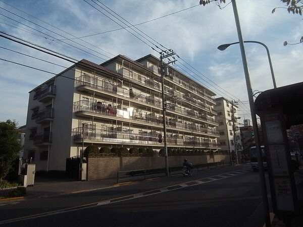 【三鷹芙蓉ハイツ】外観写真