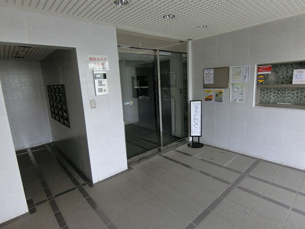 【ワールドパレス大井仙台坂】エントランス