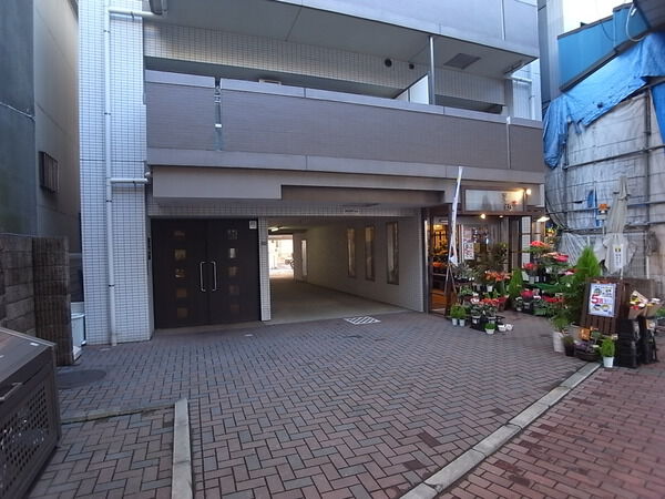 【アクトヒルズ横濱鶴見】エントランス 【アクトヒルズ横濱鶴見】エントランス