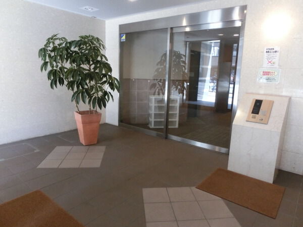 【サングレイス関内デサロージョ】風除室