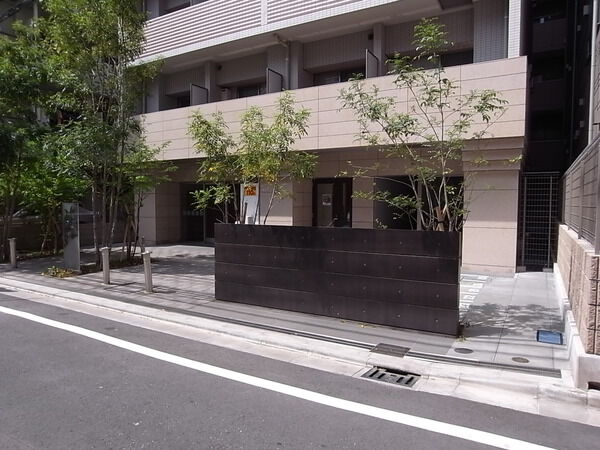 【スカイコート川崎西口】エントランス前