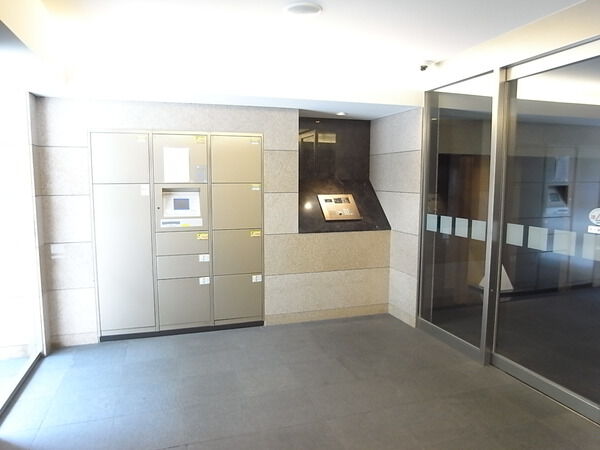 【スカイコート川崎西口】エントランス