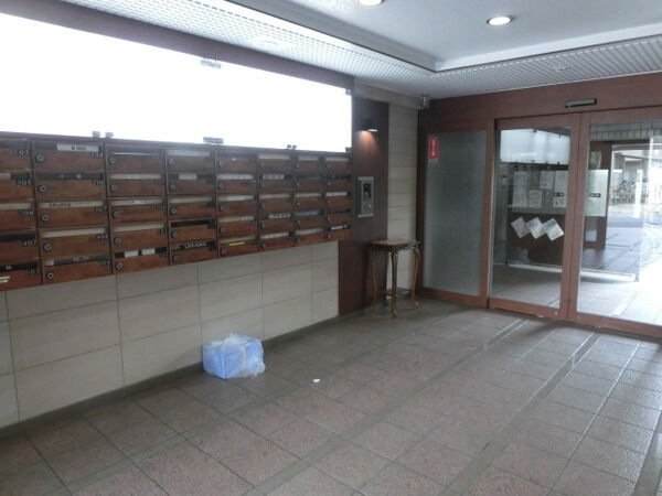 【エンゼルハイム山手】エントランスホール 【エンゼルハイム山手】エントランスホール