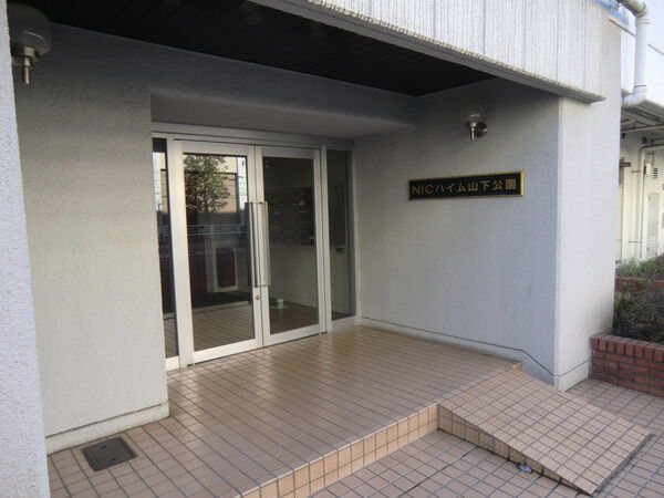 【ＮＩＣハイム山下公園】エントランス
