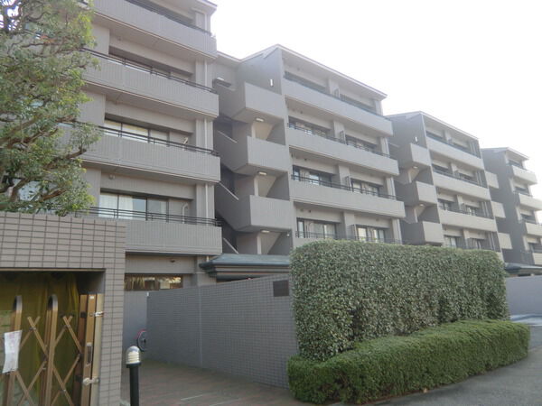 【パークハイム本牧】外観写真（サブエントランス側）