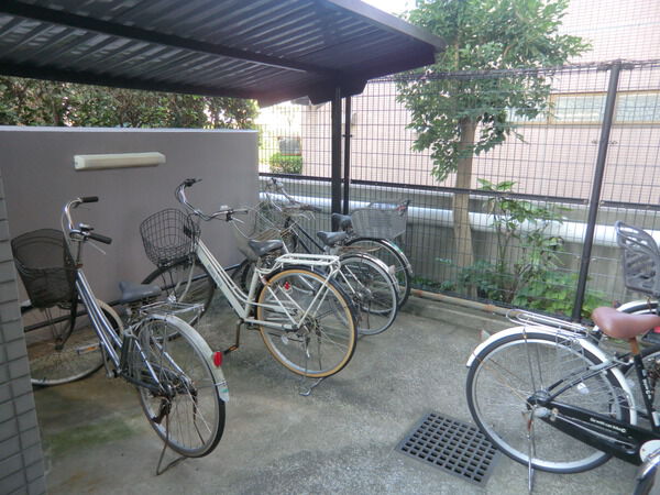 【パークハイム本牧】駐輪場 【パークハイム本牧】駐輪場
